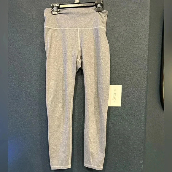 Women’s Fabletics leggings size small - Picture 1 of 3